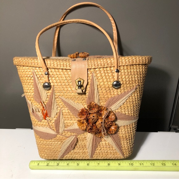 Vintage Handbags - Vintage Woven Straw Basket Bag 1950s 12” x 10”